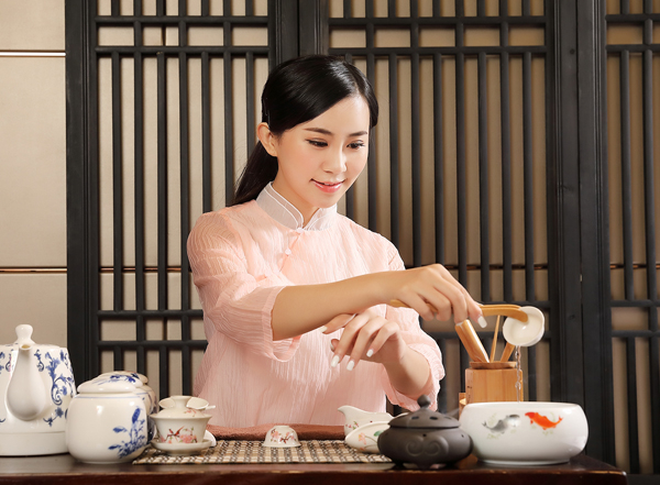 经常去上海静安靠谱男士会馆，这家私藏已久的店推荐给你